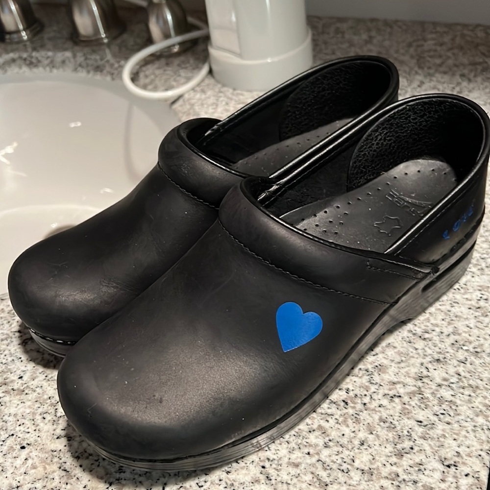 Size 39 LOVE clog hardly worn